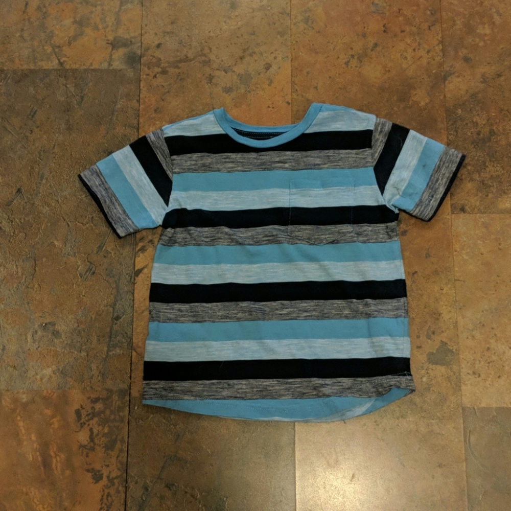 3T front pocket t-shirt